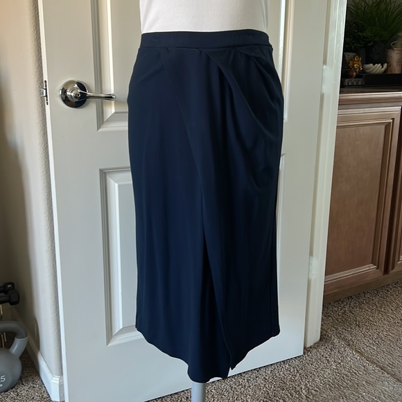Maternity skirt in navy - Picture 2 of 6